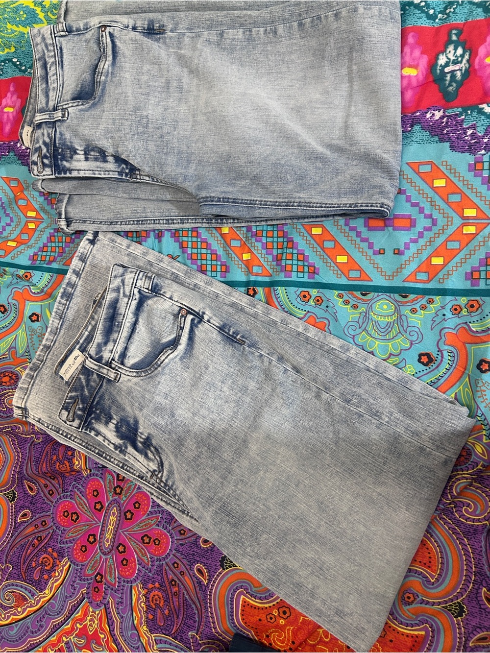 2 pair Women’s Straight Light Wash Jeans - Wide leg  28